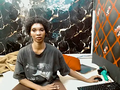 Caramelminxx  online show from June 29, 2026, 7:25 am