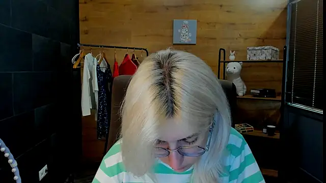 DaisyHopkins online show from June 21, 2026, 8:50 am