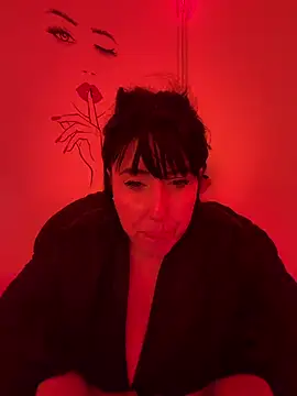 juliee1979 online show from August 7, 2026, 5:04 pm