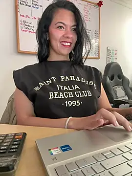 vanellopeFoxx online show from July 14, 2026, 4:34 pm