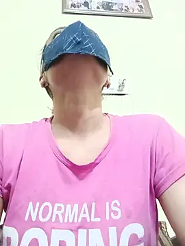 Shaina01 online show from June 12, 2026, 1:54 pm
