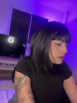 Hottie cami online show from July 24, 2026, 2:20 am