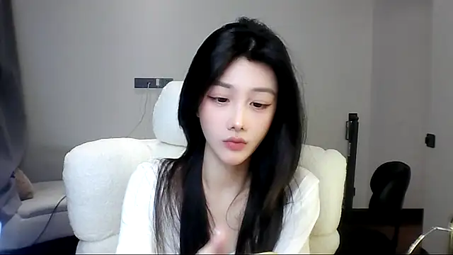 SylvieMaya online show from June 26, 2026, 6:34 pm