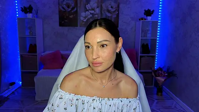 NikoleMills online show from June 21, 2026, 6:05 am