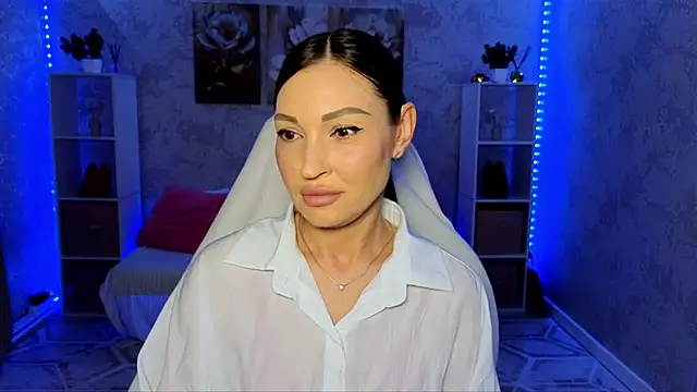 NikoleMills online show from July 7, 2026, 6:16 am