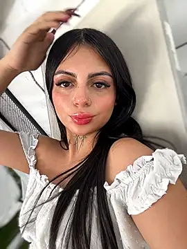 LilLucyXXX online show from June 16, 2026, 9:39 pm