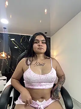 Snapshot of TifanyRoseX chatting on June 15, 2026, 7:05 pm TifanyRoseX online show from June 15, 2026, 7:05 pm