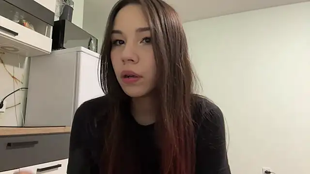 HotGirlMilla online show from June 25, 2026, 6:23 pm