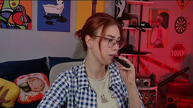 Snapshot of SeraphineDuskryn chatting on July 20, 2026, 8:06 am SeraphineDuskryn online show from July 20, 2026, 8:06 am