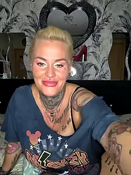 Snapshot of InkedMissLaBaehm chatting on June 22, 2026, 8:39 pm InkedMissLaBaehm online show from June 22, 2026, 8:39 pm