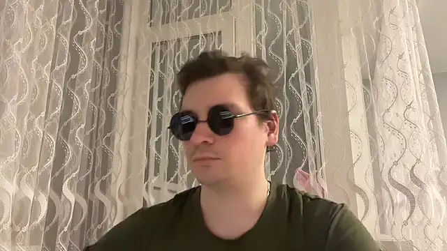 Snapshot of Svertyn chatting on June 22, 2026, 7:44 pm Svertyn online show from June 22, 2026, 7:44 pm