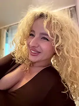 Snapshot of Khalee_syyy chatting on July 8, 2026, 5:28 pm Khalee syyy online show from July 8, 2026, 5:28 pm