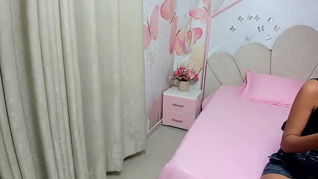 Millieskinny18 online show from June 18, 2026, 2:56 am