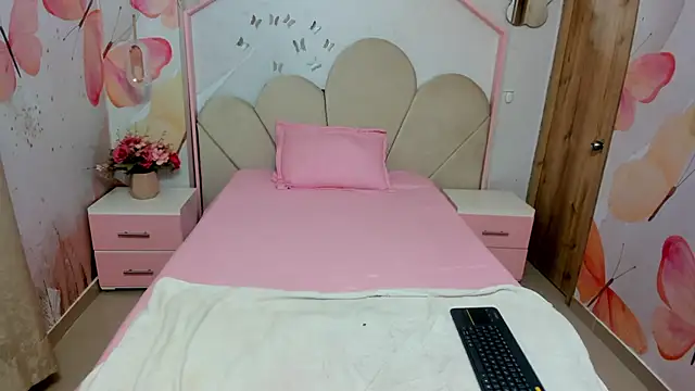Millieskinny18 online show from June 20, 2026, 3:09 am