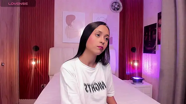 Millieskinny18 online show from July 29, 2026, 2:21 am