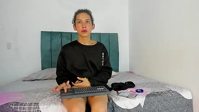 dakotadolly online show from June 22, 2026, 8:39 pm