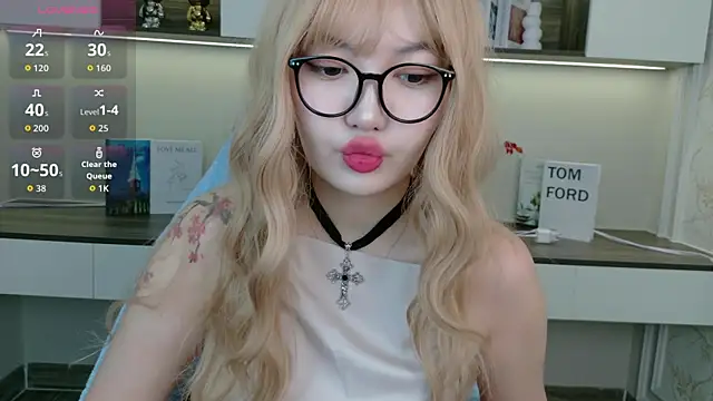 sakuraclover online show from June 28, 2026, 4:18 am