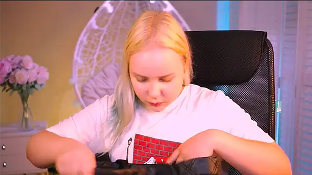 stellawatts online show from June 19, 2026, 10:08 am