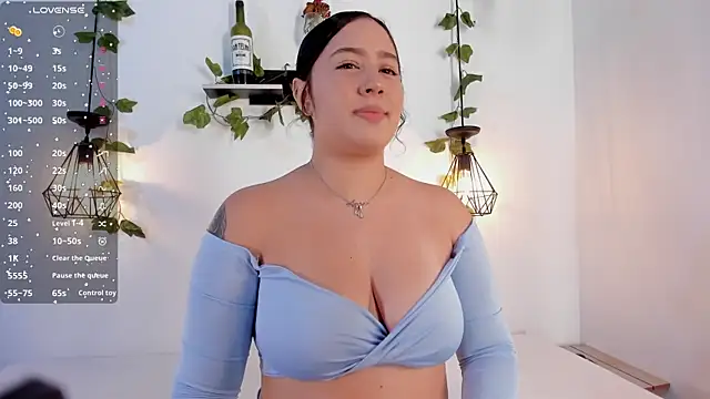 aisha duque  online show from June 25, 2026, 7:40 pm