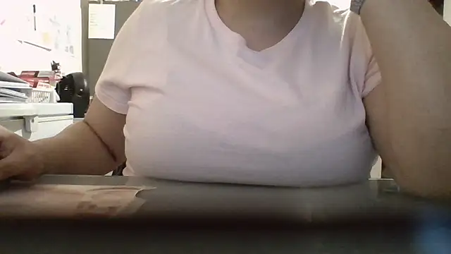 Curvy Queen MX online show from June 30, 2026, 1:17 am