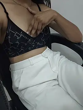 Snapshot of Ritika_jha01 chatting on June 20, 2026, 5:43 am Ritika jha01 online show from June 20, 2026, 5:43 am