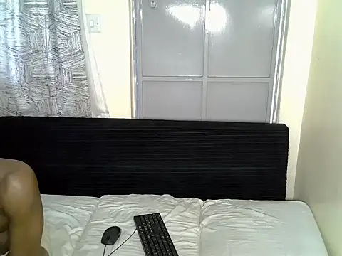 sassiejullie online show from July 30, 2026, 11:42 am