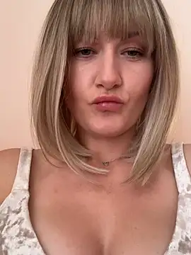 LunaFoxs online show from July 25, 2026, 11:41 am