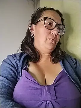Snapshot of _Saraqueen-- chatting on July 12, 2026, 2:13 am Saraqueen-- online show from July 12, 2026, 2:13 am