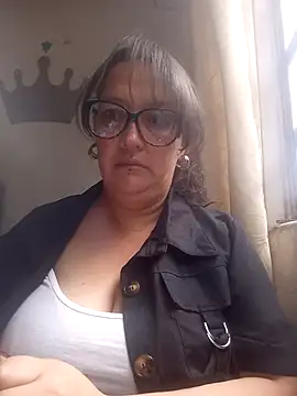Snapshot of _Saraqueen-- chatting on July 21, 2026, 8:55 pm Saraqueen-- online show from July 21, 2026, 8:55 pm
