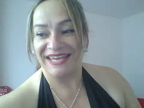 Snapshot of Ariana2402 chatting on June 18, 2026, 10:25 pm Ariana2402 online show from June 18, 2026, 10:25 pm