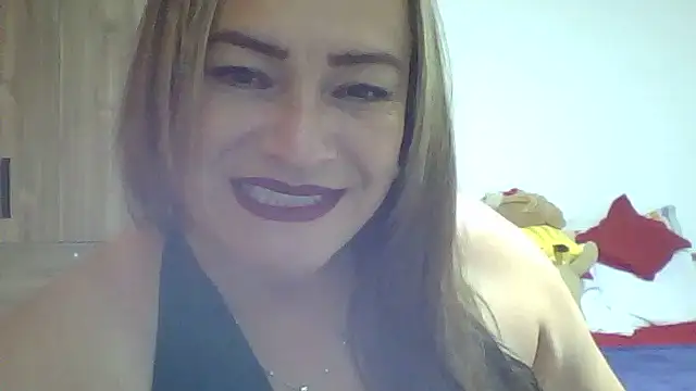 Snapshot of Ariana2402 chatting on July 26, 2026, 2:20 am Ariana2402 online show from July 26, 2026, 2:20 am