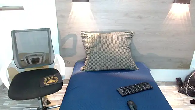 DeboraRaquel online show from July 12, 2026, 8:00 pm