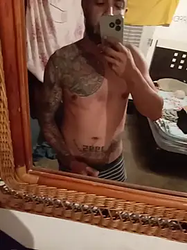 Juanluigui04 online show from June 29, 2026, 7:03 am