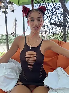 VixenRosse online show from July 17, 2026, 9:05 am