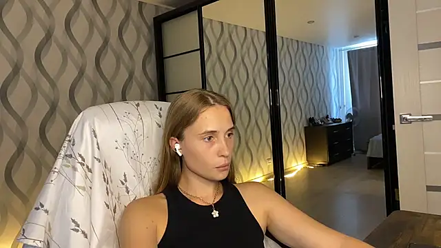 Snapshot of Miss_Luna_meow chatting on July 17, 2026, 3:50 pm Miss Luna meow online show from July 17, 2026, 3:50 pm
