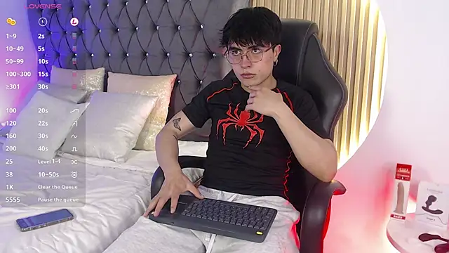 Snapshot of Tommy_Claks chatting on July 5, 2026, 8:16 pm Tommy Claks online show from July 5, 2026, 8:16 pm