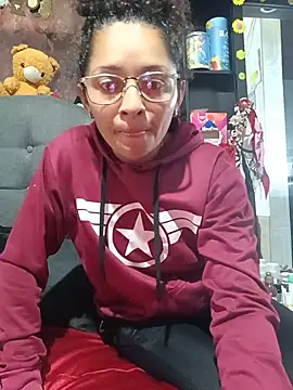 Snapshot of Estrella2001 chatting on June 22, 2026, 6:27 pm Estrella2001 online show from June 22, 2026, 6:27 pm