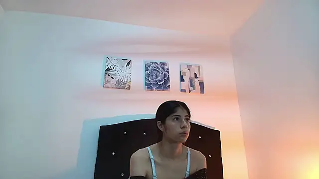 Dahlia  Vixen online show from July 13, 2026, 11:24 am