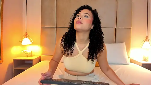 jadetorres  online show from July 30, 2026, 8:19 pm