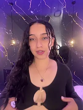 ZoeBlissX online show from June 18, 2026, 11:25 am