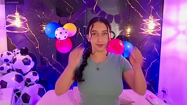 ZoeBlissX online show from June 25, 2026, 11:37 am