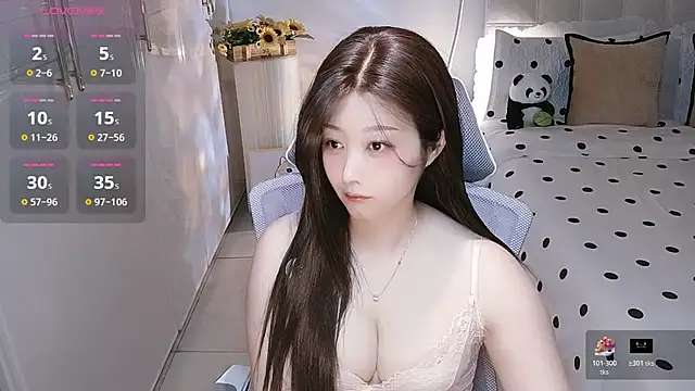 Snapshot of Angelucky- chatting on July 29, 2026, 7:34 pm Angelucky- online show from July 29, 2026, 7:34 pm