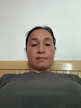 Loly hana online show from July 29, 2026, 2:43 am