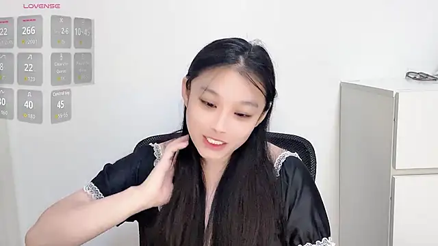 qiuqiu-123 online show from July 1, 2026, 1:45 pm