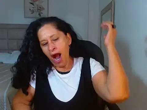 Snapshot of juanitaaxoox chatting on July 21, 2026, 1:35 pm juanitaaxoox online show from July 21, 2026, 1:35 pm