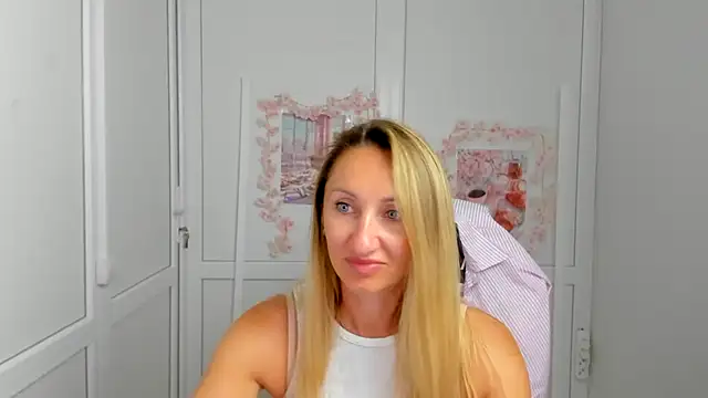 LilyDreamm online show from June 19, 2026, 6:29 am