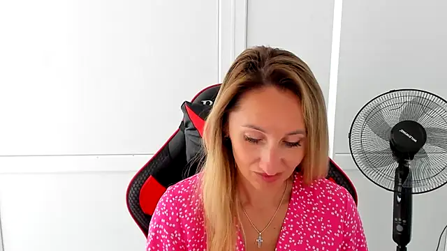LilyDreamm online show from June 22, 2026, 6:43 am