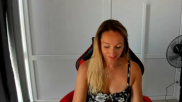 LilyDreamm online show from June 28, 2026, 6:19 am