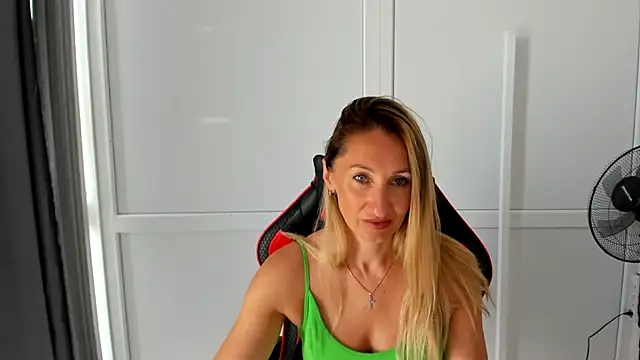 LilyDreamm online show from June 29, 2026, 6:19 am