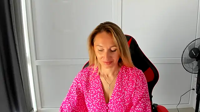 LilyDreamm online show from July 1, 2026, 6:15 am